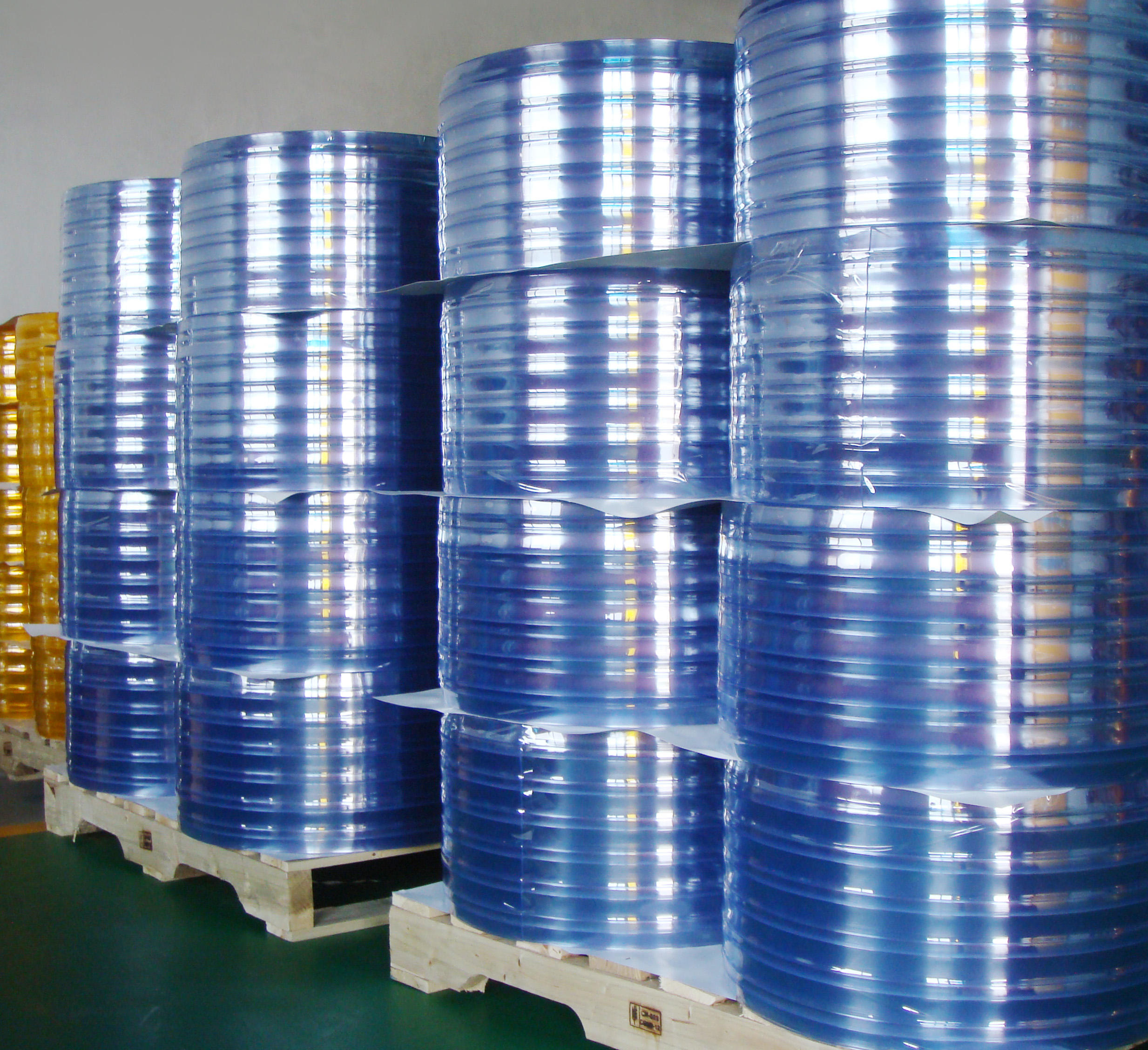 China Good Quality Super clear Transparent Smooth Surface Colorful PVC Curtain/ Sliding PVC Door Strip Curtain Strip Roll